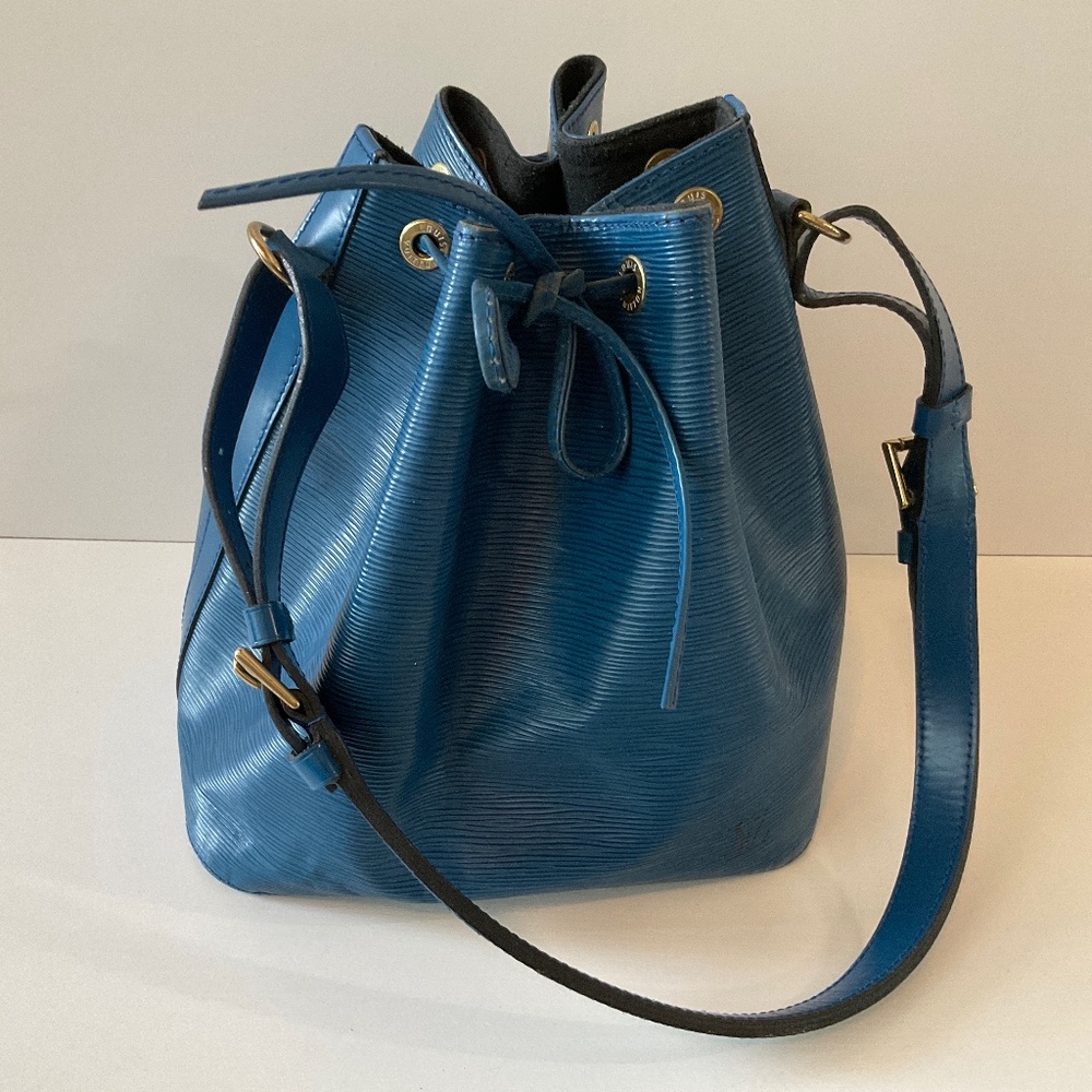 Louis Vuitton Blue Epi Noé Tote